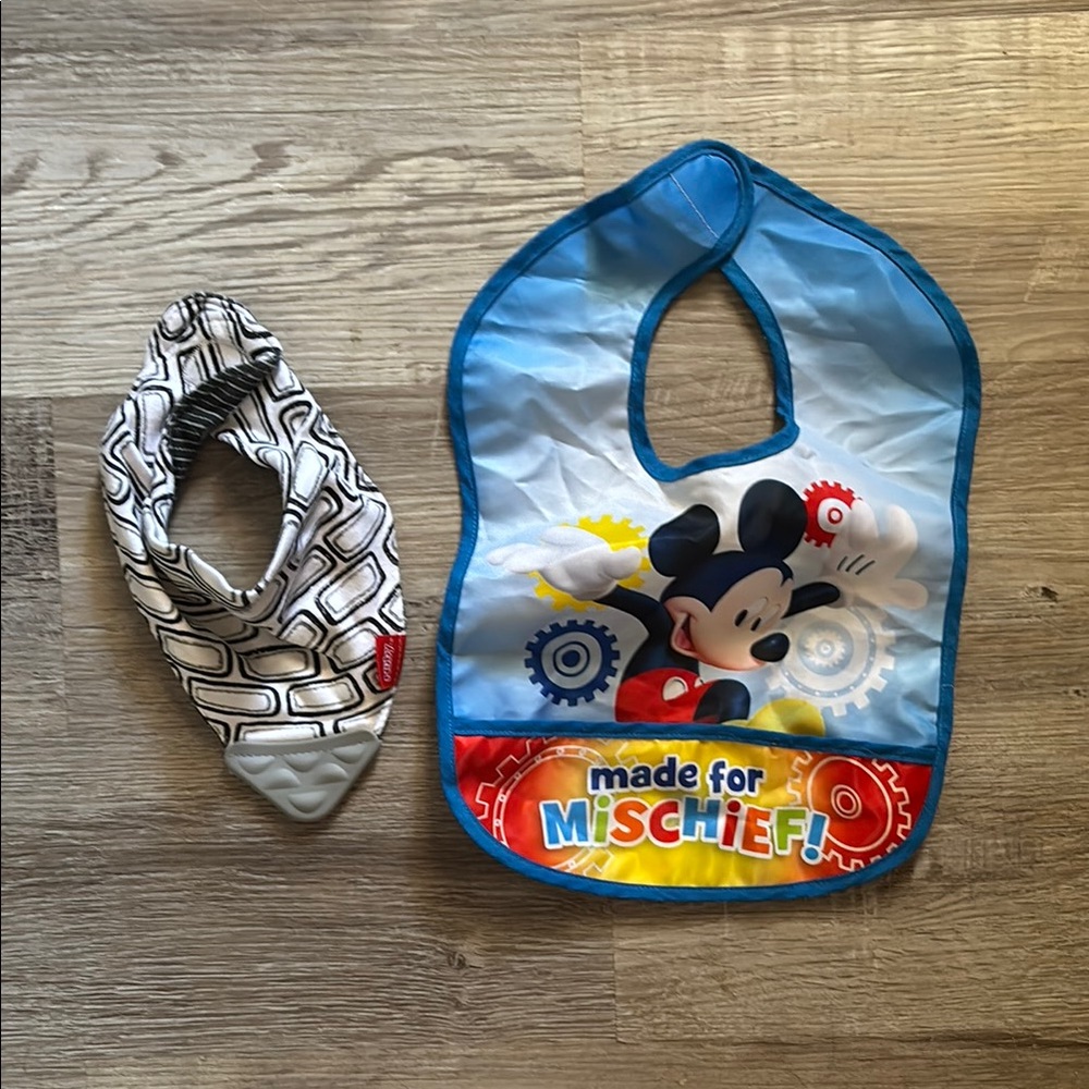 Disney And Nuby Bib Set for Mealtime Fun
